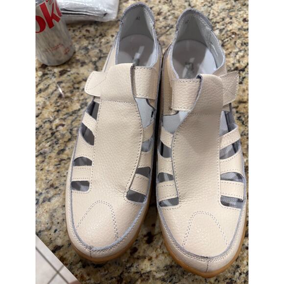 Aasics Women's Ivory Cutout Sandal Comfort Shoes Size 42 US 10/11 - Picture 2 of 7